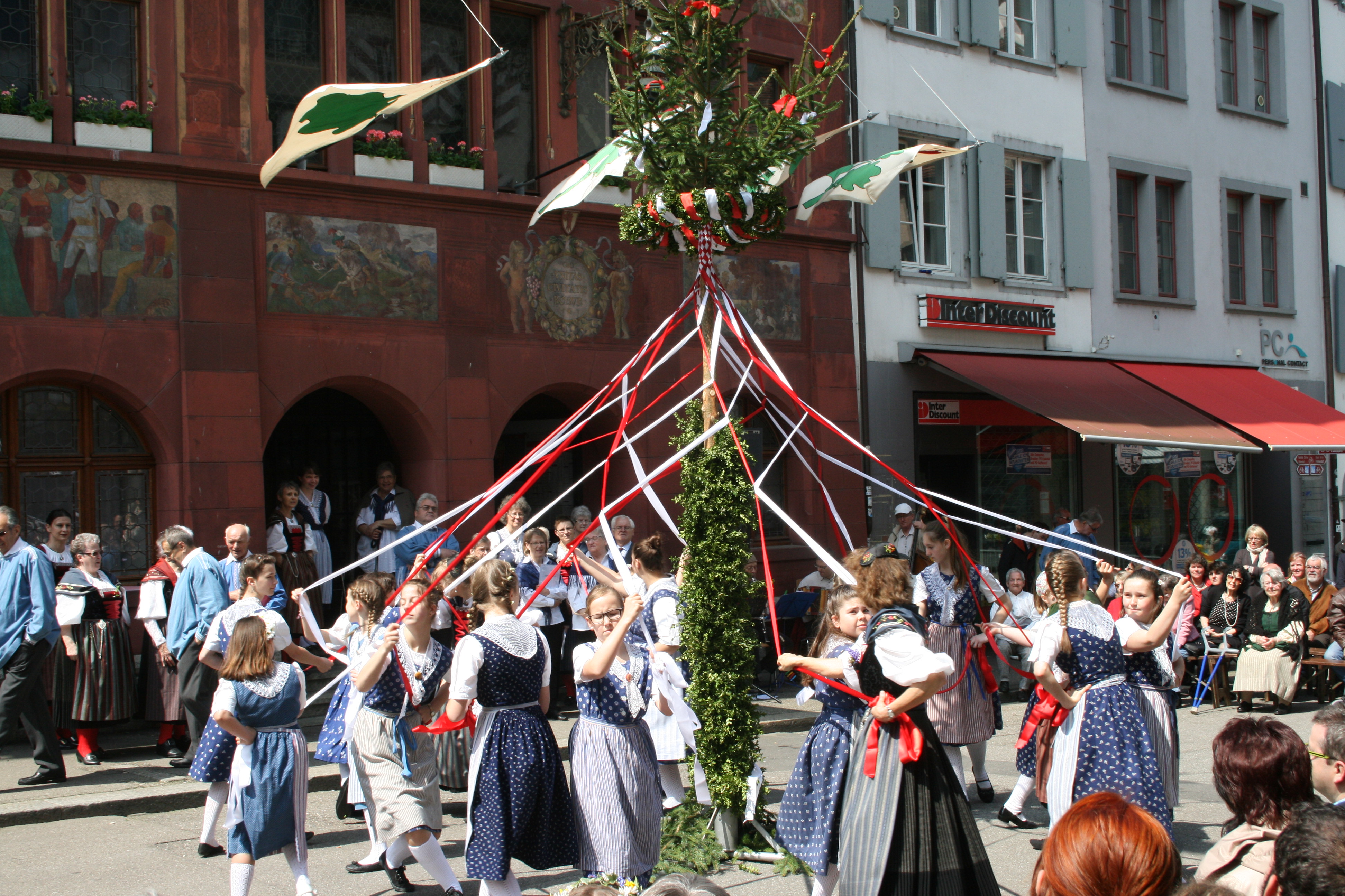 Maisingen und -tanzen 2013